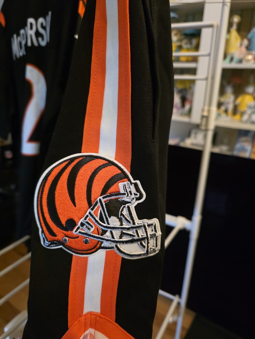 Mens Cincinnati Bengals Shorts. Brand New Size Medium - Picture 2 of 5